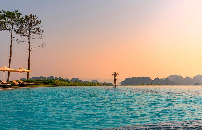 Hoàng hôn muôn sắc màu huyền ảo từ bể bơi vô cực FLC Grand Skyview (FLC Hạ Long) Hoàng hôn muôn sắc màu huyền ảo từ bể bơi vô cực FLC Grand Skyview (FLC Hạ Long)