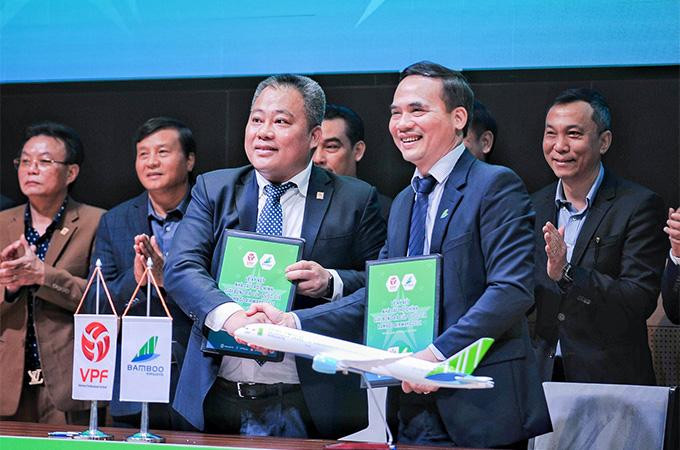 Đại diện Bamboo Airways và Công ty VPF ký thỏa thuận hợp tác tài trợ, theo đó Bamboo Airways là Nhà tài trợ chính thức của Giải Cúp quốc gia Bamboo Airways 2021 Đại diện Bamboo Airways và Công ty VPF ký thỏa thuận hợp tác tài trợ, theo đó Bamboo Airways là Nhà tài trợ chính thức của Giải Cúp quốc gia Bamboo Airways 2021