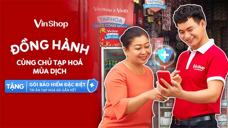 VinShop trao tặng các tạp hóa gắn kết gói bảo hiểm sức khỏe. VinShop trao tặng các tạp hóa gắn kết gói bảo hiểm sức khỏe.