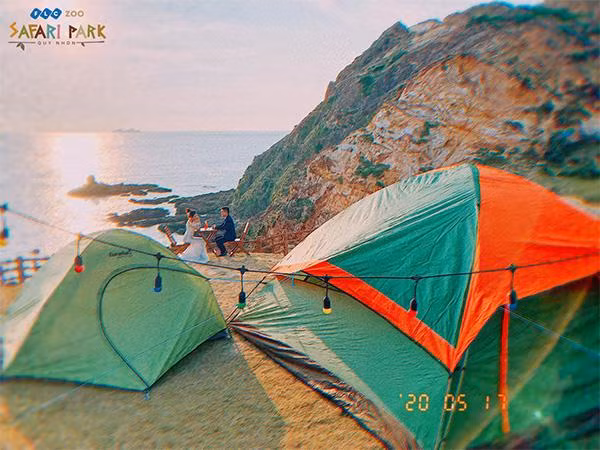 Cắm trại ngắm bình minh tại Eo Gió chính là trải nghiệm nên thử một lần trong đời (Ảnh: Fanpage Eo Gió)