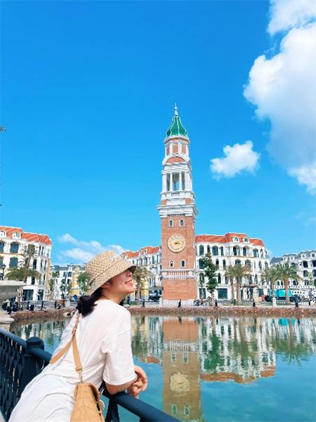 Check-in tại hồ Tình yêu