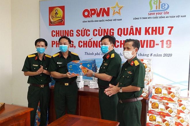 Phối hợp cùng Trung tâm phát thanh truyền hình Quân đội trao tặng 72.000 sản phẩm Trà Thanh Nhiệt Dr Thanh cho người dân và các y bác sỹ, chiến sỹ trên tuyến đầu chống dịch Phối hợp cùng Trung tâm phát thanh truyền hình Quân đội trao tặng 72.000 sản phẩm Trà Thanh Nhiệt Dr Thanh cho người dân và các y bác sỹ, chiến sỹ trên tuyến đầu chống dịch
