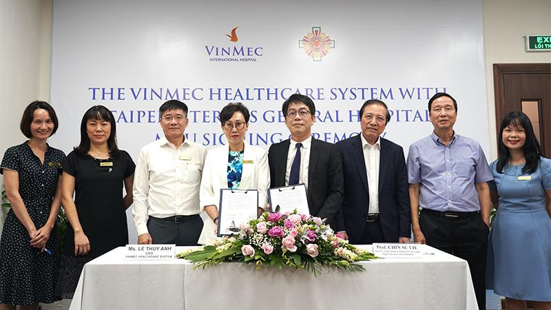 Vinmec ký kết hợp tác đào tạo chuyên sâu cho đội ngũ bác sĩ, điều dưỡng về ghép tế bào gốc tạo máu tại Bệnh viện Cựu chiến binh Đài Bắc (Taipei Veterans General Hospital), một trong những bệnh viện hàng đầu trong lĩnh vực này tại khu vực Vinmec ký kết hợp tác đào tạo chuyên sâu cho đội ngũ bác sĩ, điều dưỡng về ghép tế bào gốc tạo máu tại Bệnh viện Cựu chiến binh Đài Bắc (Taipei Veterans General Hospital), một trong những bệnh viện hàng đầu trong lĩnh vực này tại khu vực