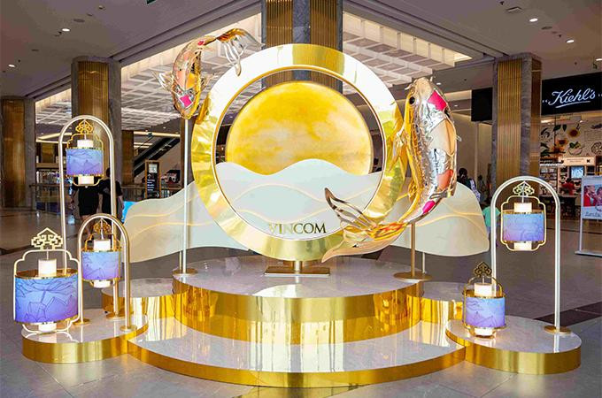 Vincom Center Landmark 81 sang trọng với hình ảnh siêu trăng tròn đầy và viên mãn. Vincom Center Landmark 81 sang trọng với hình ảnh siêu trăng tròn đầy và viên mãn.