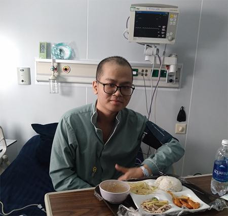 Lâm Tùng được cách ly và chăm sóc kỹ lưỡng hàng ngày trong quá trình ghép tế bào gốc tạo máu tại Bệnh viện Vinmec Lâm Tùng được cách ly và chăm sóc kỹ lưỡng hàng ngày trong quá trình ghép tế bào gốc tạo máu tại Bệnh viện Vinmec