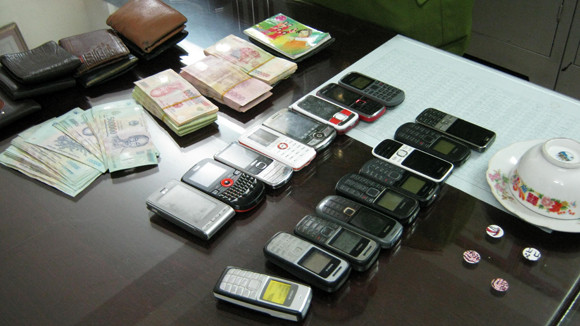 Tang vật một vụ đánh bạc mới bị CATP Hà Nội khám phá