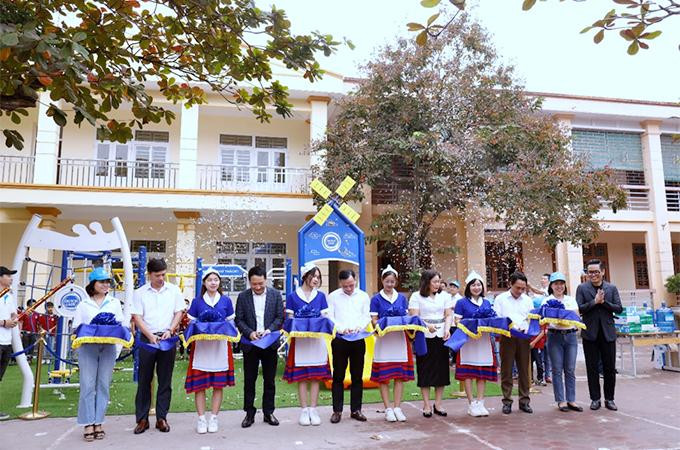 Sân chơi “Ngại gì thử thách” giúp các em học sinh có thêm cơ hội để rèn luyện sức khoẻ, nâng cao thể chất, xây dựng tinh thần sẵn sàng chấp nhận và vượt qua thử thách để luôn vươn cao, vượt trội Sân chơi “Ngại gì thử thách” giúp các em học sinh có thêm cơ hội để rèn luyện sức khoẻ, nâng cao thể chất, xây dựng tinh thần sẵn sàng chấp nhận và vượt qua thử thách để luôn vươn cao, vượt trội