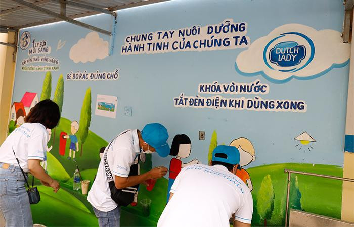 ... đến vẽ tranh bảo vệ môi trường, tiết kiệm tài nguyên thiên nhiên... ... đến vẽ tranh bảo vệ môi trường, tiết kiệm tài nguyên thiên nhiên...