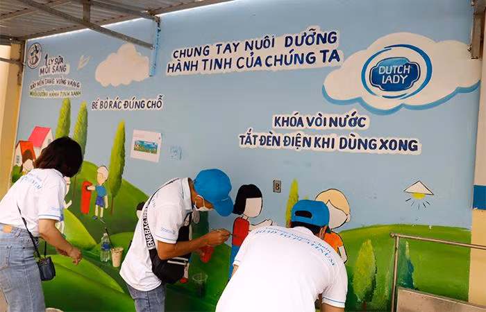 ... đến vẽ tranh bảo vệ môi trường, tiết kiệm tài nguyên thiên nhiên...