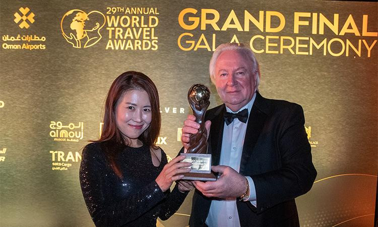 Đại diện Hotel de la Coupole- MGallery nhận giải tại World Travel Awards thế giới 2022 Đại diện Hotel de la Coupole- MGallery nhận giải tại World Travel Awards thế giới 2022