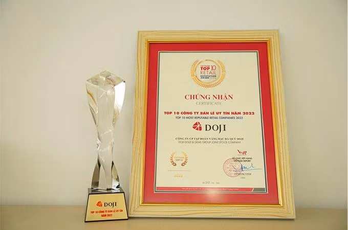Năm thứ 6 liên tiếp, Tập đoàn DOJI được vinh danh Top 10 Công ty bán lẻ uy tín
