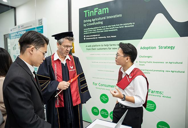 TinFarm, được sáng lập bởi Trần Quốc Bảo, sinh viên Viện Kỹ thuật và Khoa học máy tính VinUni, là một nền tảng hỗ trợ gọi vốn cộng đồng cho các dự án phát triển nông nghiệp sạch. Tinfarm kết nối trực tiếp người nông dân với các doanh nghiệp chế biến/phân phối sản phẩm nông/thủy sản, nhằm tối ưu nhu cầu, tối ưu chi phí vận hành, vận chuyển. TinFarm, được sáng lập bởi Trần Quốc Bảo, sinh viên Viện Kỹ thuật và Khoa học máy tính VinUni, là một nền tảng hỗ trợ gọi vốn cộng đồng cho các dự án phát triển nông nghiệp sạch. Tinfarm kết nối trực tiếp người nông dân với các doanh nghiệp chế biến/phân phối sản phẩm nông/thủy sản, nhằm tối ưu nhu cầu, tối ưu chi phí vận hành, vận chuyển.