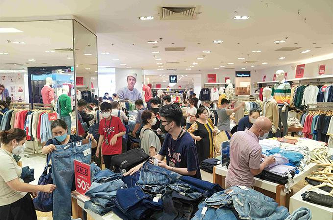 “Đường đua” săn ưu đãi tại Vincom Black Friday năm nay quy tụ gần 3.000 gian hàng, tung mức giảm giá sâu chưa từng có