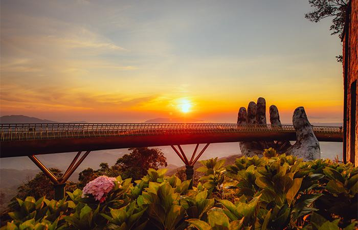 Cầu Vàng – cây cầu biểu tượng du lịch hàng đầu thế giới Cầu Vàng – cây cầu biểu tượng du lịch hàng đầu thế giới