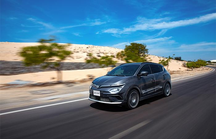 Sau mỗi lần cập nhật phần mềm, VF e34 ngày càng khiến khách hàng hài lòng. Sau mỗi lần cập nhật phần mềm, VF e34 ngày càng khiến khách hàng hài lòng.