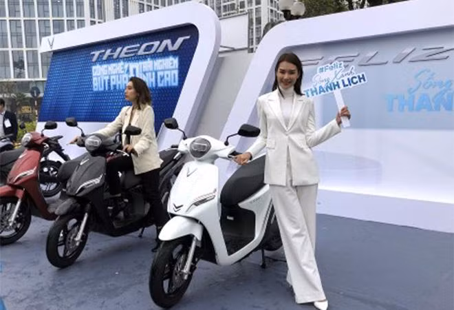 Feliz có chiều cao yên 770mm hướng tới tập người dùng số đông, thể tích cốp 20 lít có thể để vừa 2 mũ bảo hiểm cùng nhiều vật dụng cá nhân khác.