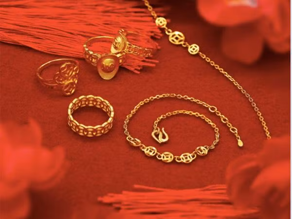 Những món trang sức vàng 24K công nghệ 3D có kiểu dáng đa dạng, mang ý nghĩa thu hút tài lộc khi chủ nhân sở hữu trong ngày Thần Tài. Những món trang sức vàng 24K công nghệ 3D có kiểu dáng đa dạng, mang ý nghĩa thu hút tài lộc khi chủ nhân sở hữu trong ngày Thần Tài.