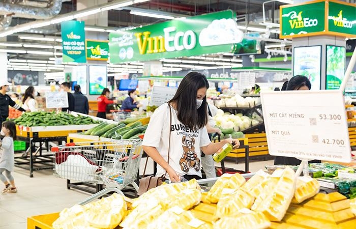 Siêu thị VinMart cung cấp hàng chục ngàn sản phẩm, đáp ứng nhu cầu tiêu dùng dịp Tết Nguyên đán