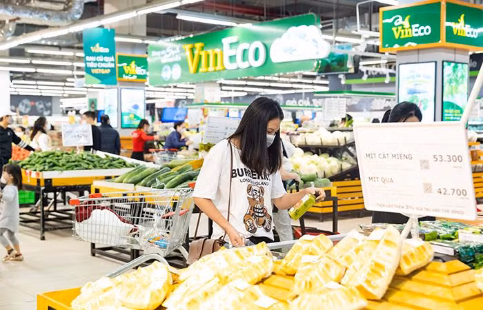 Siêu thị VinMart cung cấp hàng chục ngàn sản phẩm, đáp ứng nhu cầu tiêu dùng dịp Tết Nguyên đán