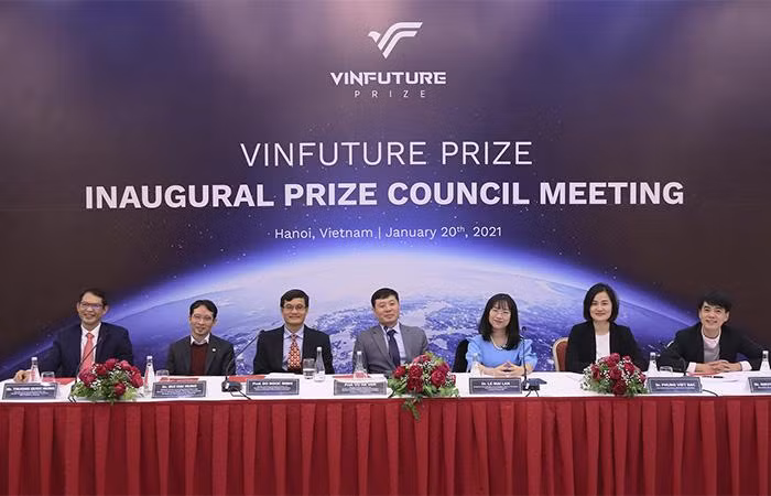 Các thành viên của Hội đồng giải thưởng, Hội đồng sơ khảo tại đầu cầu Việt Nam trong phiên họp toàn thể thống nhất bộ tiêu chí đề cử