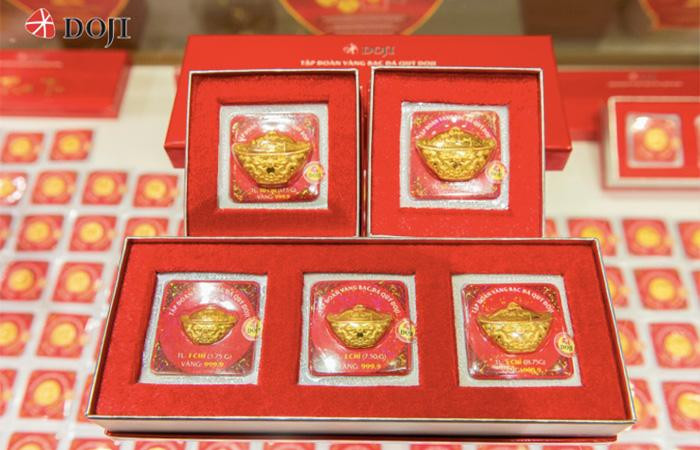 Âu vàng Phúc Long 999.9 là vật phẩm đắc lực giúp gia chủ khẳng định uy thế, đón cát khí, chiêu tài lộc, hưởng may mắn tài vận cuồn cuộn không ngừng Âu vàng Phúc Long 999.9 là vật phẩm đắc lực giúp gia chủ khẳng định uy thế, đón cát khí, chiêu tài lộc, hưởng may mắn tài vận cuồn cuộn không ngừng