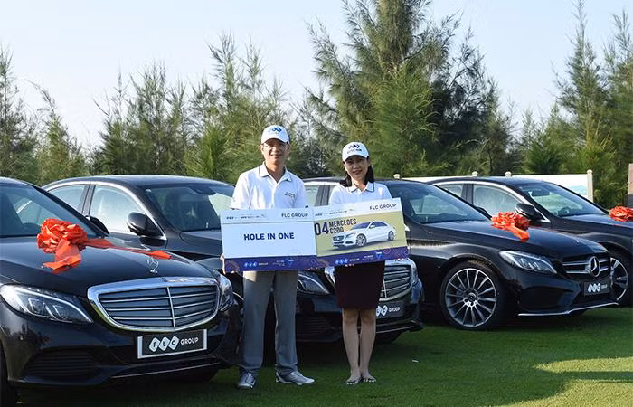 Golfer Nguyễn Anh Tuấn nhận giải thưởng HIO tại giải đấu Golfer Nguyễn Anh Tuấn nhận giải thưởng HIO tại giải đấu