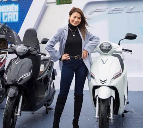 Vlogger Pretty Much đã đánh giá Feliz là “một trong những chiếc xe máy điện có trọng lượng nhẹ nhất, tiết kiệm nhiên liệu nhất và rất dễ điều khiển, lại không hề gây ra tiếng ồn khi di chuyển”.