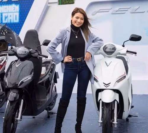 Vlogger Pretty Much đã đánh giá Feliz là “một trong những chiếc xe máy điện có trọng lượng nhẹ nhất, tiết kiệm nhiên liệu nhất và rất dễ điều khiển, lại không hề gây ra tiếng ồn khi di chuyển”.