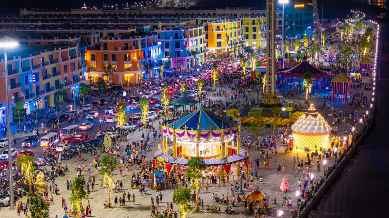 Sự kiện, lễ hội diễn ra liên tiếp và các tiện ích có 1-0-2 chuẩn bị ra mắt sẽ khiến Vinhomes Royal Island sôi động 365 ngày trong năm