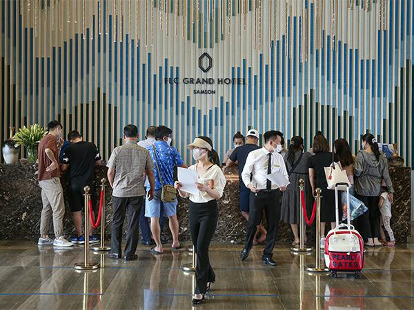 Ngành du lịch Sầm Sơn chuẩn bị sẵn sàng để đón lượng khách lên tới hàng triệu lượt trong hè 2022. Ngành du lịch Sầm Sơn chuẩn bị sẵn sàng để đón lượng khách lên tới hàng triệu lượt trong hè 2022.