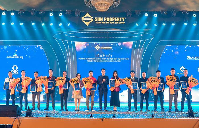 Sun Property ký kết hợp tác với các đại lý phân phối chính thức dự án Legacy Gate. Sun Property ký kết hợp tác với các đại lý phân phối chính thức dự án Legacy Gate.