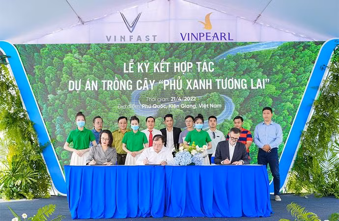 Dự án “Phủ xanh tương lai” được phối hợp triển khai giữa VinFast, Vinpearl và Vườn quốc gia Phú Quốc. Dự án “Phủ xanh tương lai” được phối hợp triển khai giữa VinFast, Vinpearl và Vườn quốc gia Phú Quốc.