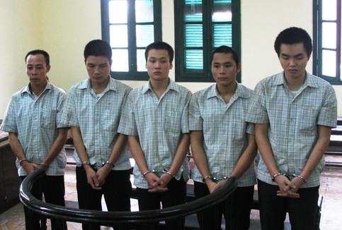 Các bị cáo tại phiên tòa sáng nay 2-11-2011