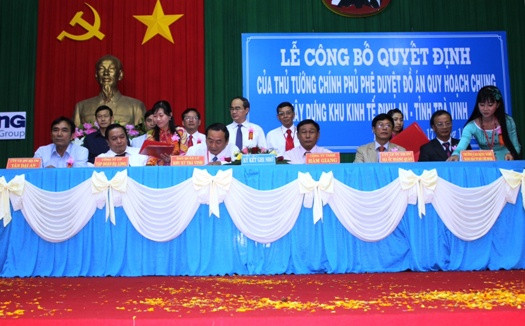 Phó Thủ tướng Nguyễn Thiện Nhân dự lễ Công bố và ký kết đầu tư Khu kinh tế Định An sáng 17-10