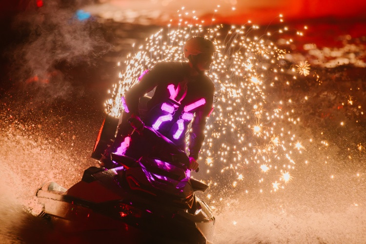 H2O Events và LaserVision là những tên tuổi lớn đứng sau siêu phẩm