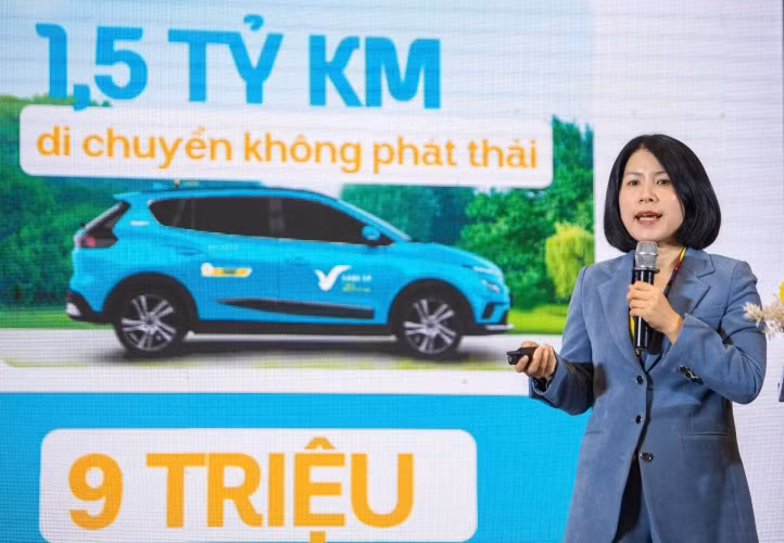 Bà Phan Thị Hồng Dung - Phó tổng giám đốc Công ty cổ phần Di chuyển xanh và thông minh GSM chia sẻ về những nỗ lực để khuyến khích và kêu gọi cộng đồng gia tăng sử dụng các phương tiện di chuyển xanh.