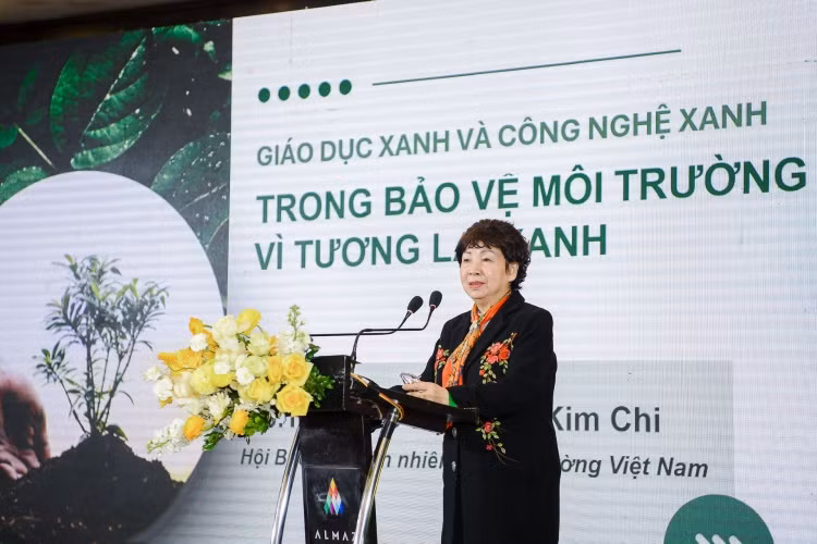 GS. TS. NGND Đặng Thị Kim Chi nhấn mạnh rằng cần để những thay đổi giản dị trong giáo dục xanh trở thành thói quen và phát triển ứng dụng công nghệ xanh vào cuộc sống