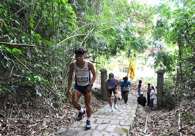 Điểm đua tại khu vực dốc núi Bà Rá đặt ra thử thách về sức bền cho các VĐV