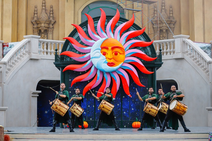 Lựa chọn Combo All in One, du khách không chỉ được xem pháo hoa mà còn có nhiều trải nghiệm hấp dẫn tại Ba Na Hills