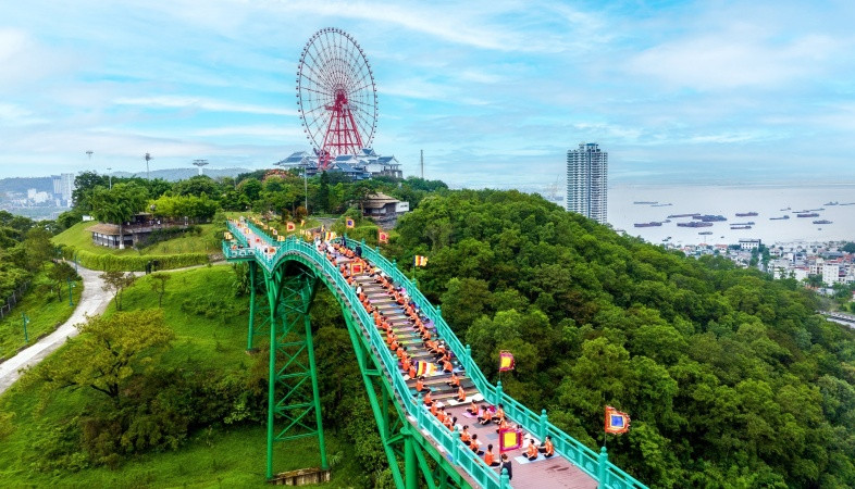 Không gian thiền tự thanh tịnh, an lạc từ Cầu May dẫn sang Bảo Hải Linh Thông Tự Không gian thiền tự thanh tịnh, an lạc từ Cầu May dẫn sang Bảo Hải Linh Thông Tự