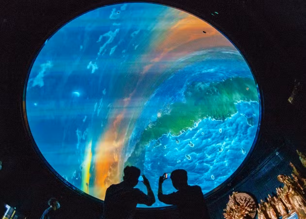 Xem phim 3D mapping tại khu triển lãm Phật giáo trên đỉnh núi Bà Đen. Ảnh: Sun World Ba Den Mountain Xem phim 3D mapping tại khu triển lãm Phật giáo trên đỉnh núi Bà Đen. Ảnh: Sun World Ba Den Mountain