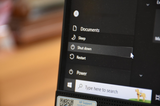 Tiết kiệm điện bằng hành động nhỏ như tắt máy tính sau khi tan làm Tiết kiệm điện bằng hành động nhỏ như tắt máy tính sau khi tan làm