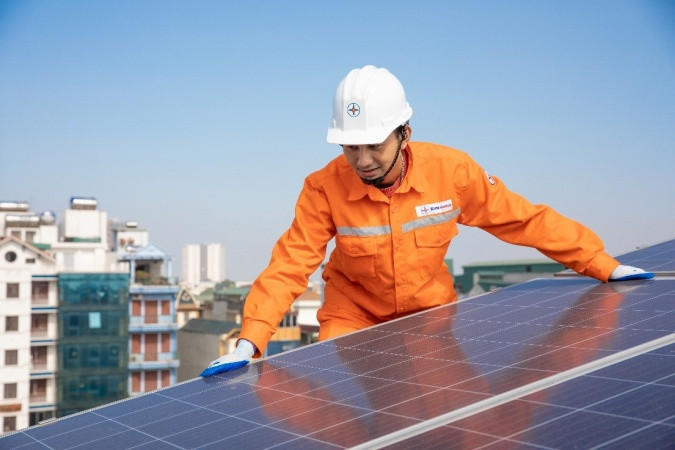 Lắp đặt hệ thống pin mặt trời giúp cơ quan giảm nhiều chi phí, chủ động nguồn điện Lắp đặt hệ thống pin mặt trời giúp cơ quan giảm nhiều chi phí, chủ động nguồn điện