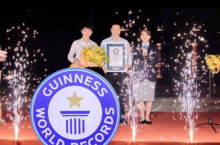 Show diễn xác lập 2 kỷ lục thế giới chưa từng có tiền lệ