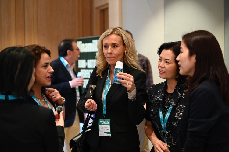 Vinamilk nhận được nhiều sự quan tâm về các sản phẩm mới mang đến hội nghị năm nay (Ảnh: An Minh)