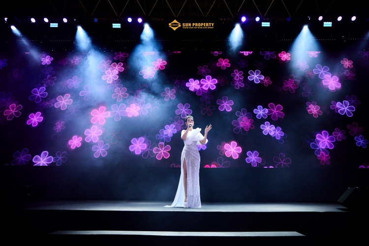 Sự góp mặt của ca sỹ Võ Hạ Trâm mang lại cảm xúc thăng hoa tại sự kiện “Chạm sắc phố thị – Sống trọn tiện nghi”