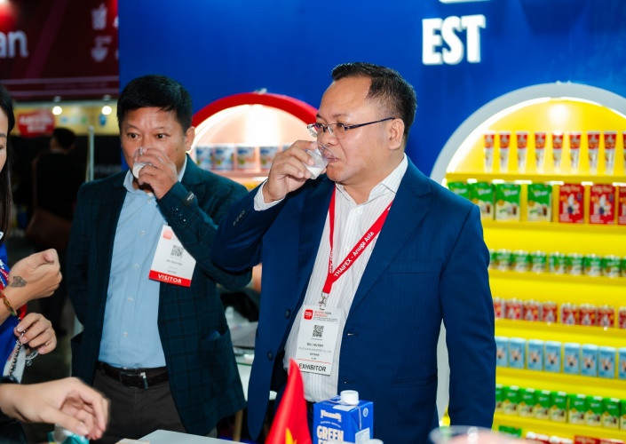 Sữa tươi tiệt trùng Green Farm và sữa hạt 9 loại hạt là một trong những sản phẩm mới của Vinamilk được các khách hàng thích thú khi nếm thử, với cảm nhận hương vị tươi mới, thanh dịu