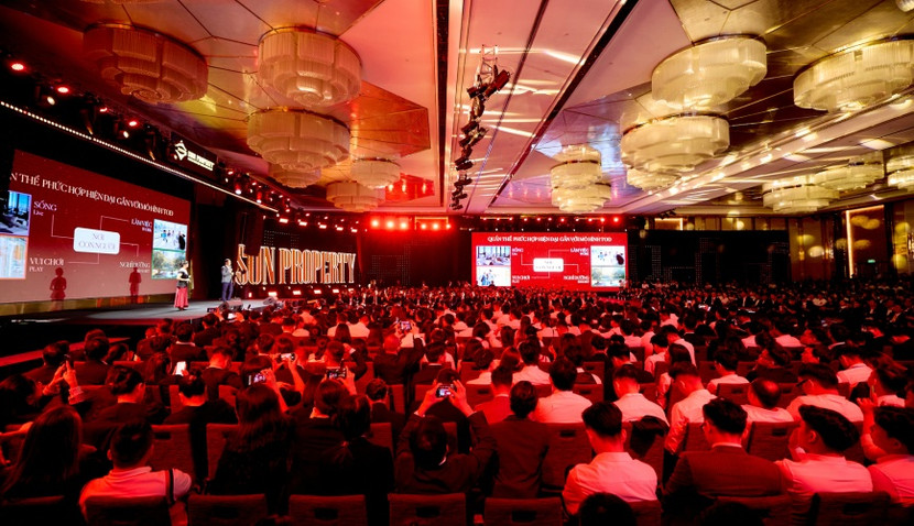 Gần 2.000 chuyên viên kinh doanh khuấy đảo sự kiện ra quân dự án Sun Feliza Suites (Ảnh: Ánh Dương)