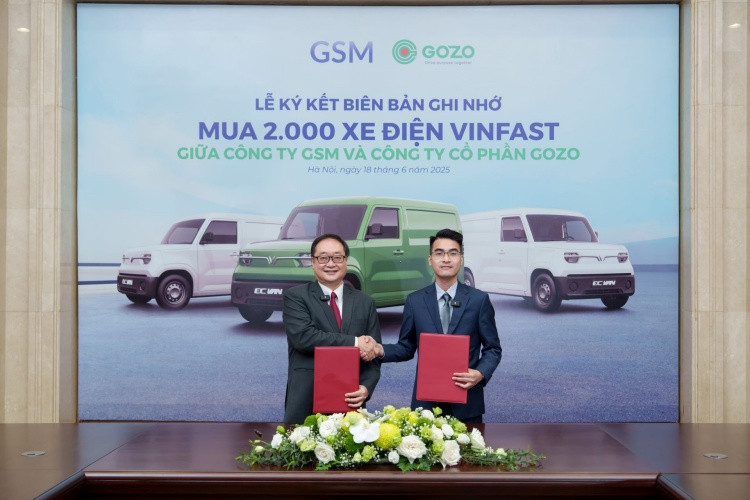 Ông Trần Lê Phương – Phó Tổng giám đốc GSM và ông Phan Duy Minh, Tổng giám đốc GOZO Express tại lễ ký kết hợp tác