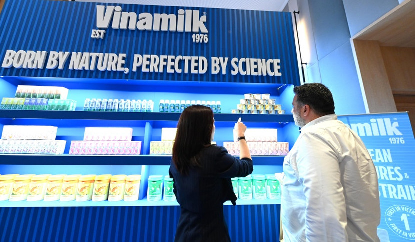 Nhiều đại biểu tham dự bày tỏ sự ấn tượng với tính sáng tạo, đổi mới của Vinamilk trong việc phát triển sản phẩm (Ảnh: An Minh)
